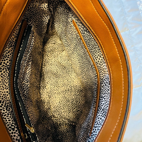 Gorgeous Chestnut Brown Vegan Leather Shoulder Tote Satchel NWOT - Picture 4 of 15